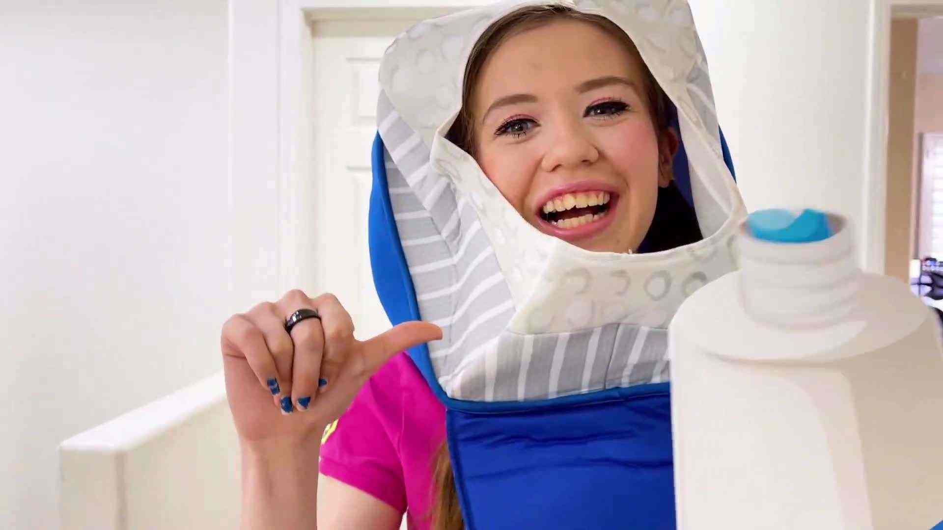 The Crocodile Brushes His Teeth img